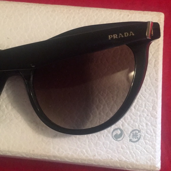 Prada sunglasses - Picture 3 of 9